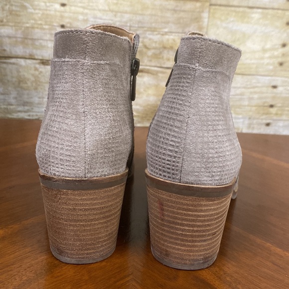 Lucky Brand textured booties size 8 - Picture 3 of 9